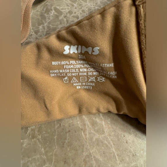 SKIMS FITS EVERYBODY
PLUNGE BRA - Picture 6 of 11